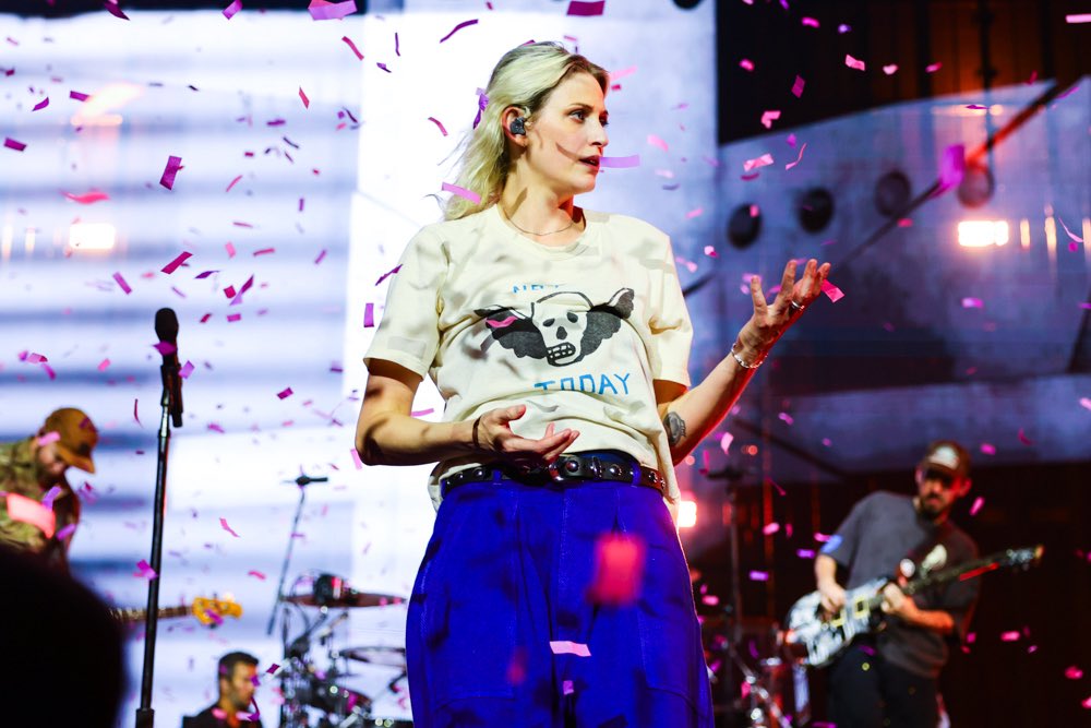 a.🍍| fan account tweet media