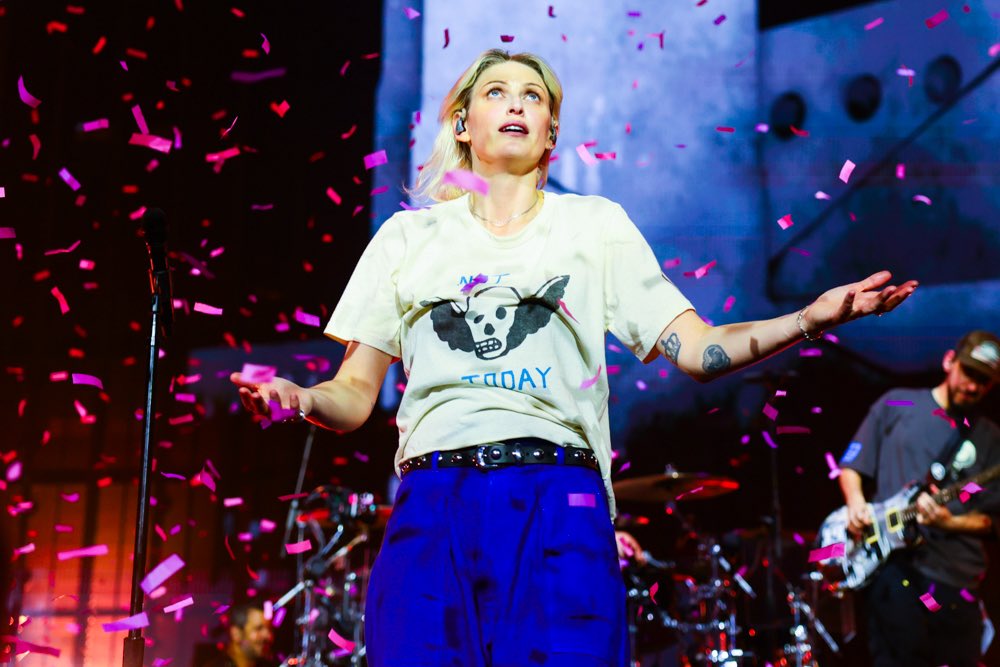 a.🍍| fan account tweet media