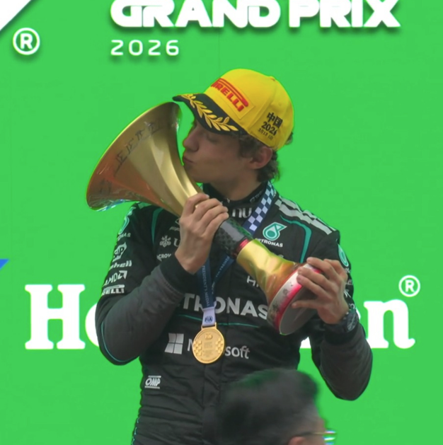 MercedesAMGPCF1's tweet photo. 😘😘 https://t.co/fFdVzXCQ6G