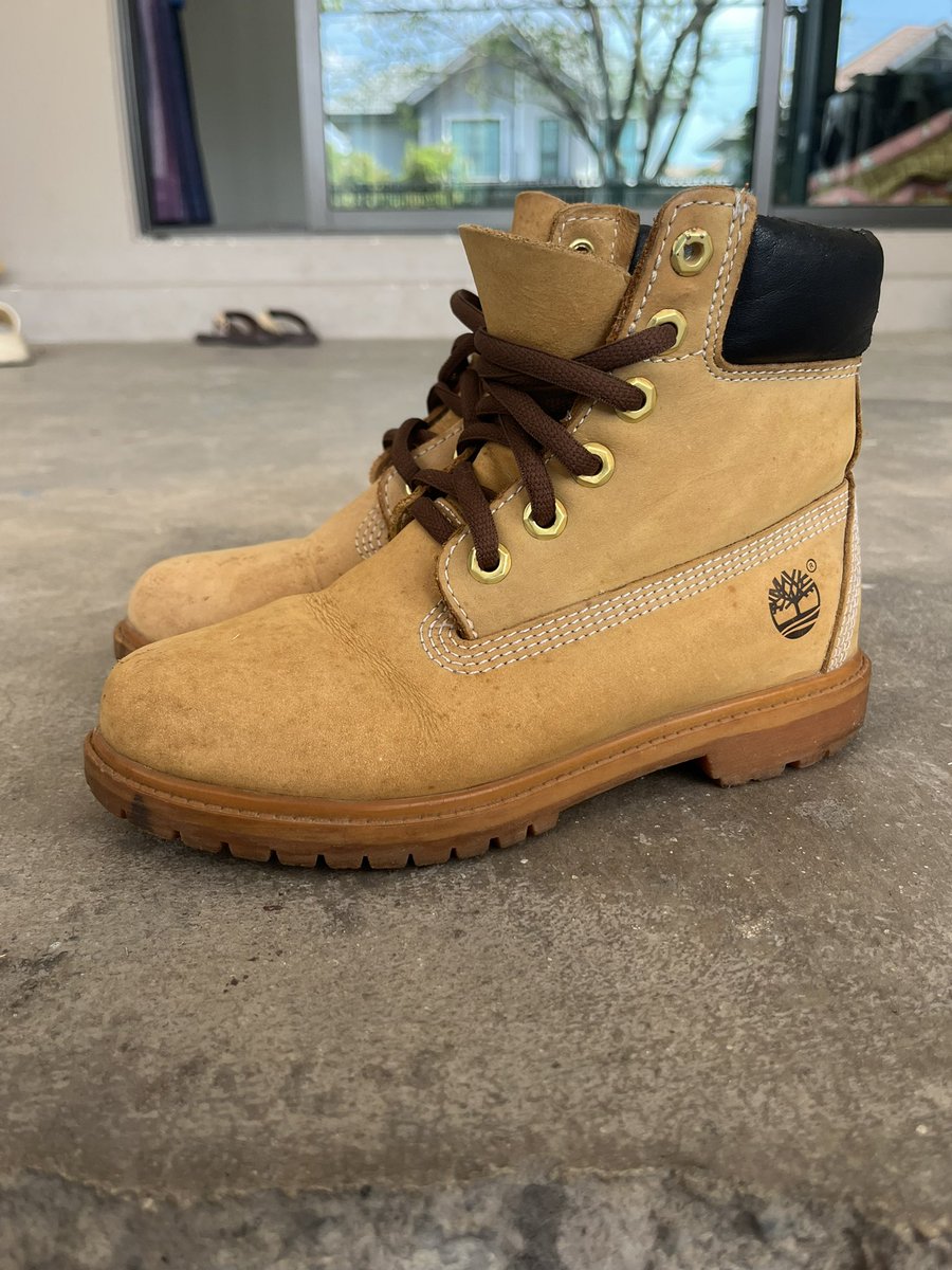 bagitbabe's tweet photo. Timberland ผู้หญิง ของแท้ ไซส์ 36-37 ประมาณ 22.5 cm ตำหนิตรงหน้าเท้ามีถลอกนิดหน่อย แทบดำมีลอก 1200 ไม่รวมส่งค่ะ ลดได้น้า ต่อรองได้ #รองเท้ามือสองของแท้ #รองเท้ามือสอง #รองเท้าของแท้ #รองเท้าผ้าใบ #ส่งต่อรองเท้า #ส่งต่อ https://t.co/dQA41tDCru