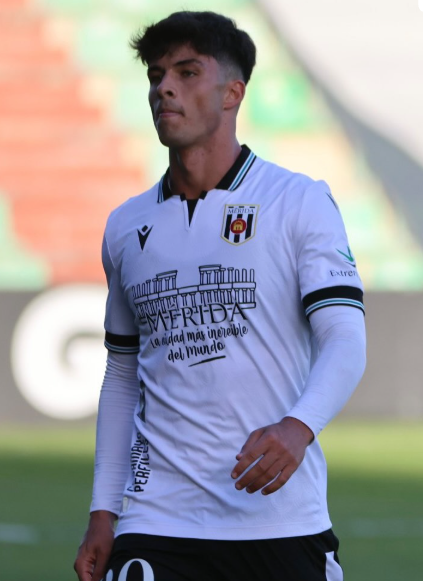 solofichajes123's tweet photo. El @CordobaCF_ofi acuerda los fichajes de dos de los mejores futbolistas de #PrimeraFederacion de esta temporada. Se trata del lateral derecho de 21 años del @Merida_AD Jacobo Martí y del extremo de 25 años del @CEEuropa Adnane Ghailan, según avanza en primicia @__AngelGarcia__ https://t.co/uXPVBMEWju