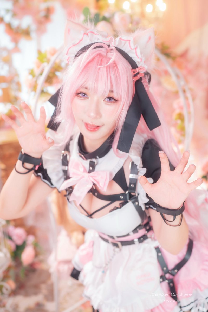 sweetouyi's tweet photo. 🎂- ʜᴀᴘᴘʏ ʙɪʀᴛʜᴅᴀʏ -🎂@hakuikoyori 
「世界最可愛的研究員，生日快樂！
             今天也是小夜璃最閃耀的一天 ✨」
-
Photo Thx @LichungChang913 
-
#博衣こより #HakuiKoyori #hololive #コスプレ #cosplayers https://t.co/KwK1bn6IF2