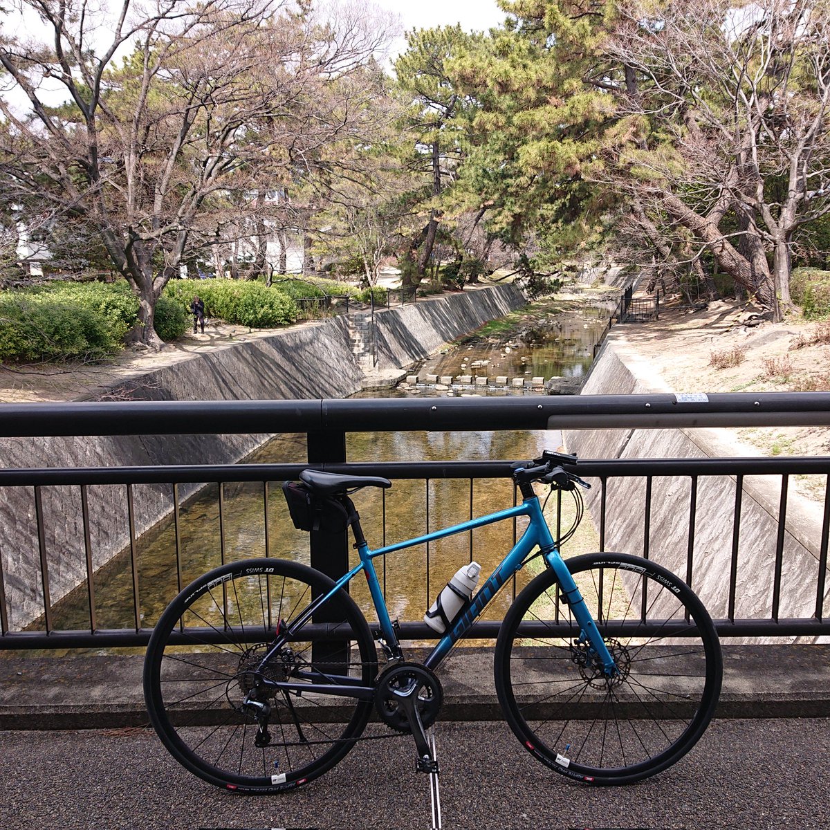 hazeworks's tweet photo. 近場の西宮をウロウロするだけのサイクリング。
久しぶりにESCAPEで走ってきました。
#ESCAPERDISC #GIANT #サイクリング https://t.co/rok2rWILxr