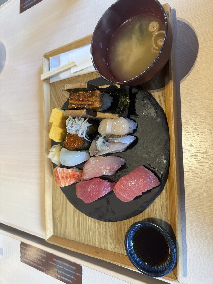 Verna_Twitt's tweet photo. 豊洲で寿司食ってアキバ寄って今回のお出かけは終了。
泊めてもらったり、色々つきあってもらったあかさんに感謝しつつ帰る。🙇🏽‍♀️
3日間満喫した！ https://t.co/QEf9em6MqL
