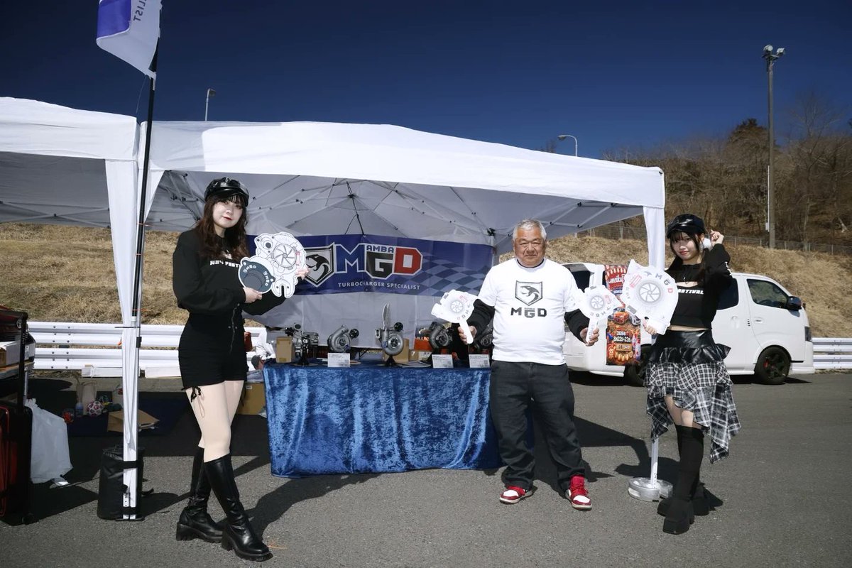 MAMBATEKJP's tweet photo. 今回の 2026年 R34祭 では、
東京のチューニングショップ 
MEIKU 様 にご協力いただき、
MGD TURBO の展示およびプロモーションを行うことができました。
この場をお借りして、
MEIKU 様の多大なるご協力に心より
感謝申し上げます。
#mgdturbo 
#R34祭り
#Skyline
#ドリフト
#MEIKU
#mambaturbo https://t.co/deIfGQuRRa