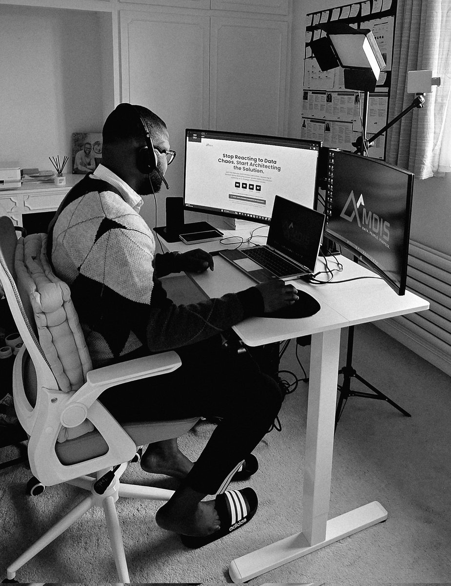 ROZ96028909's tweet photo. 1/
There is a difference between building and just trying to make money.
Many people confuse the two.
One creates something that lasts.
The other chases the next opportunity. https://t.co/K52ycpZL1F