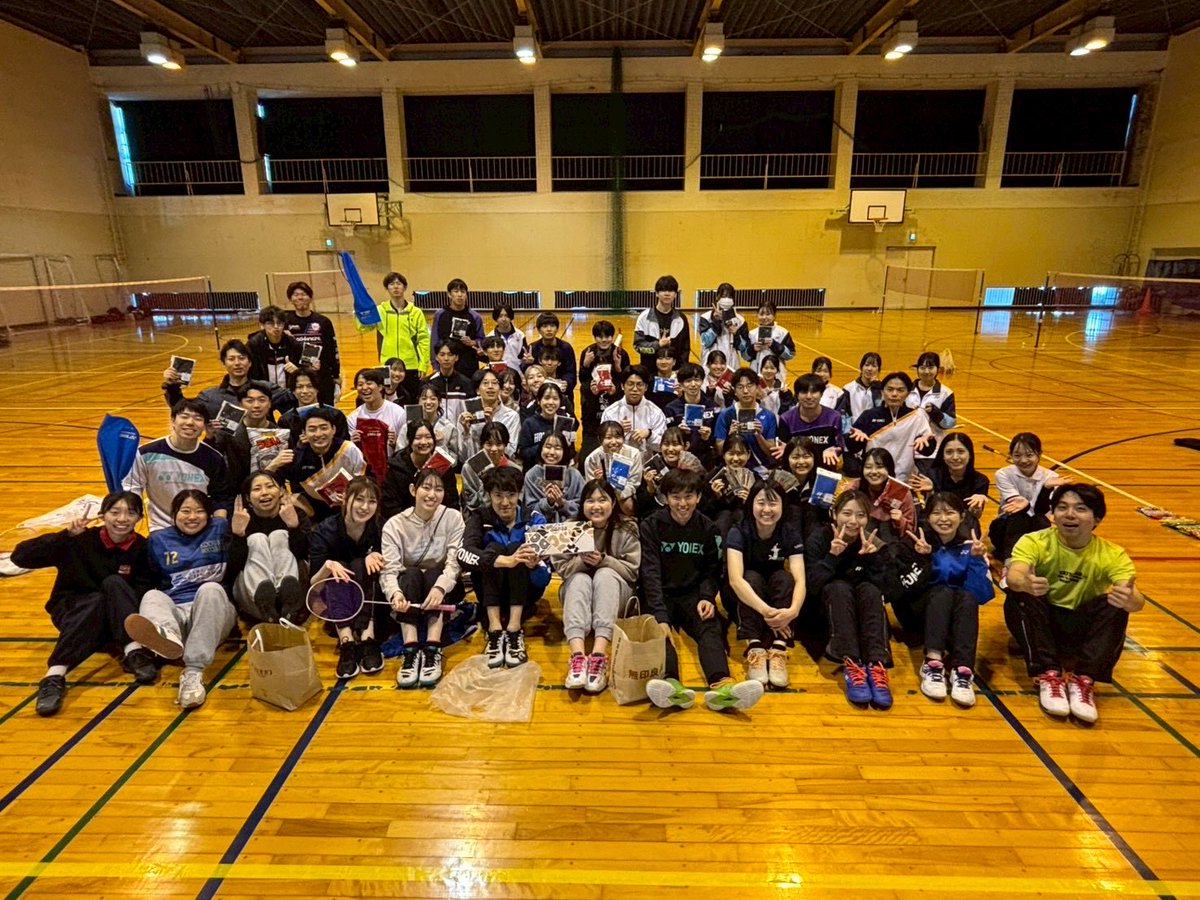 kmsbadminton's tweet photo. 3月15日は追い出し試合でした！

お世話になった医学科6年生と看護学科4年生のみなさんと最後のバドミントンを楽しく行いました🏸✨

学年を超えて、卒業生のみなさんと交流することができていました！！

卒業生のみなさん、卒業後も頑張ってください🔥
部員一同応援しています！！ https://t.co/VbpUIDq0qA
