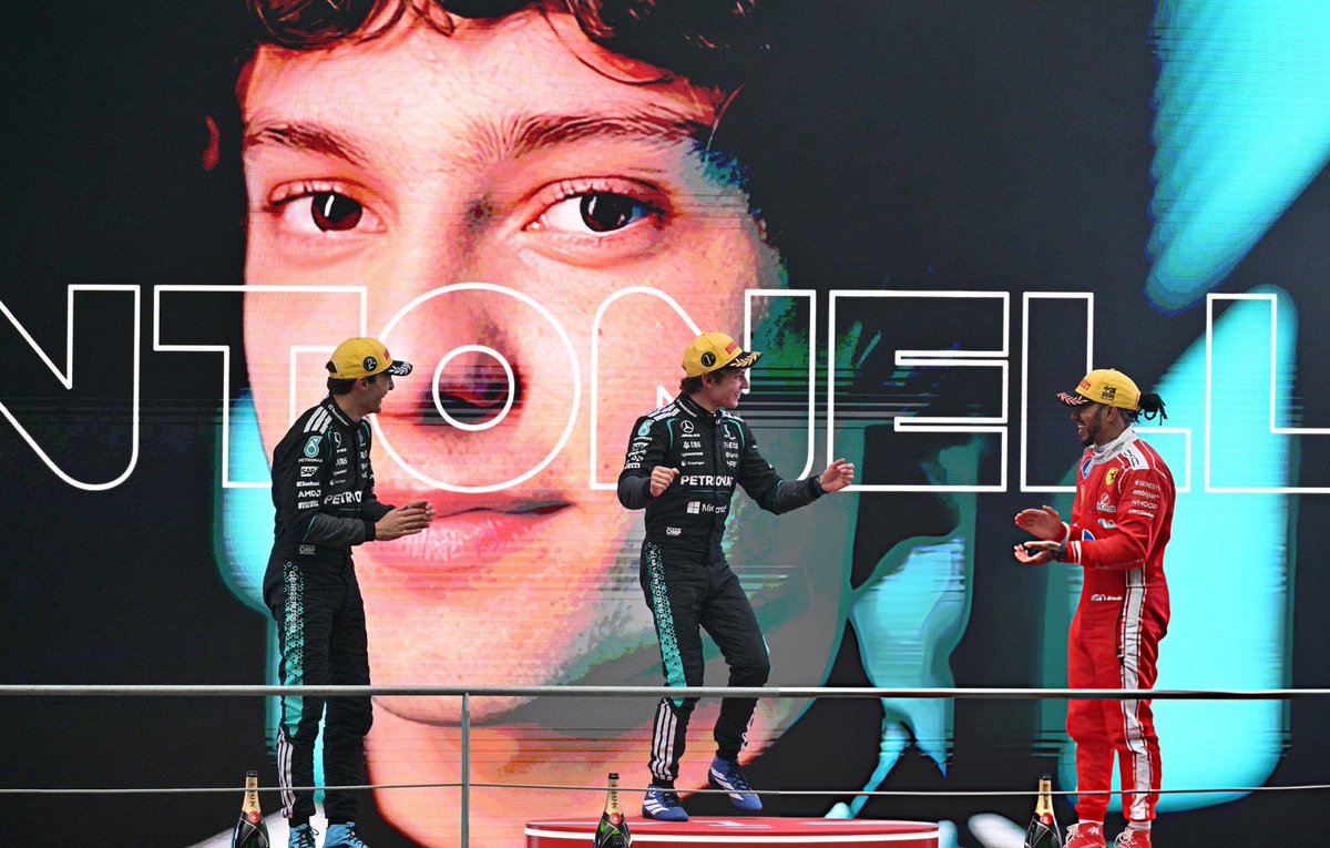 delilah⟢ tweet media