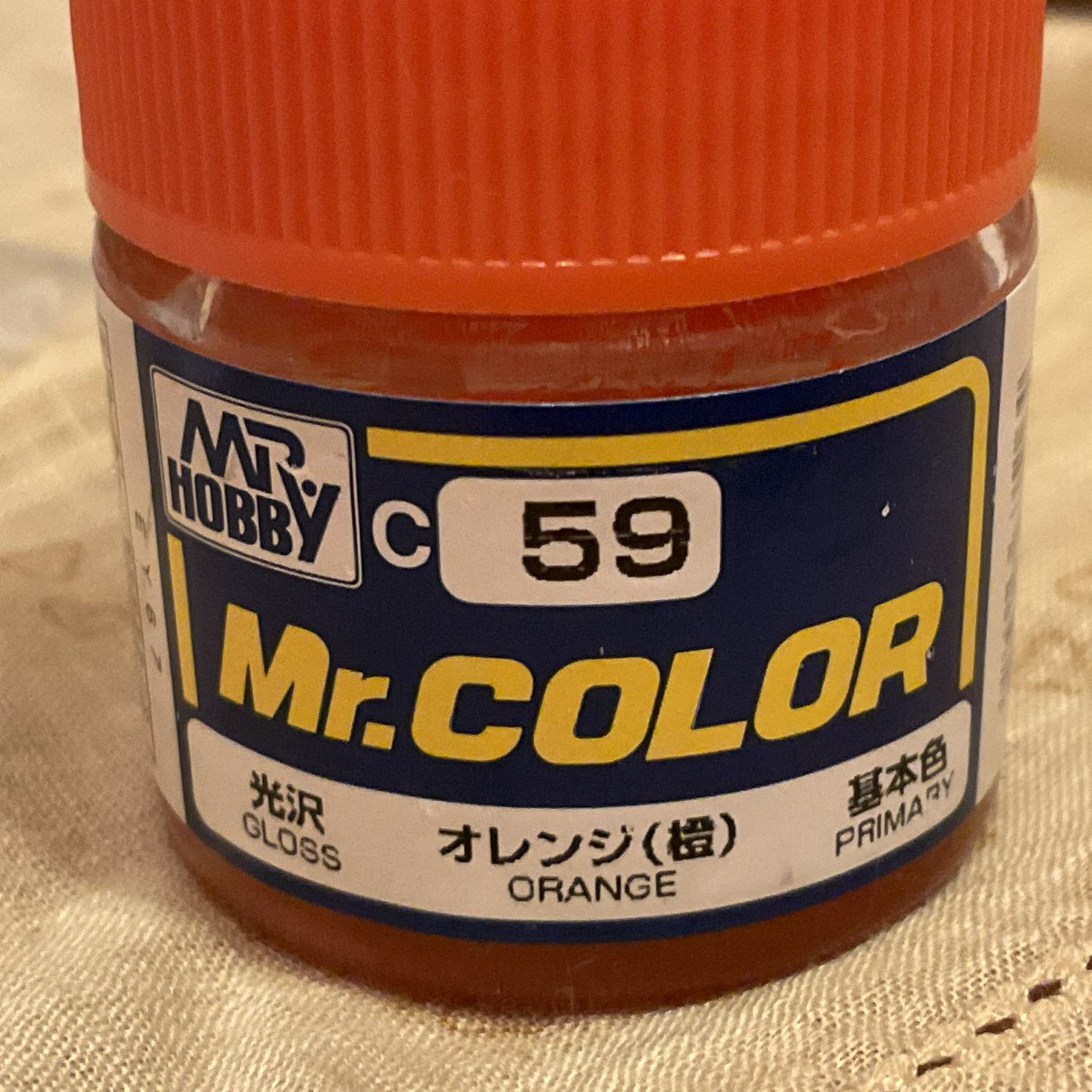 KTM819O4's tweet photo. #KTM #LACKSTIFT #TouchUpPencil #MrColor
KTMがBajaj傘下になってタッチアップペイントが発売されたのはとても喜ばしい事です!
オフロードバイクのメーカーなのにタッチアップペイントを出さないのは嫌な印象でした!
「ちょっと傷付いたら新しいパーツに替える」というのは時代に合いません! https://t.co/o6sSyX4fAr