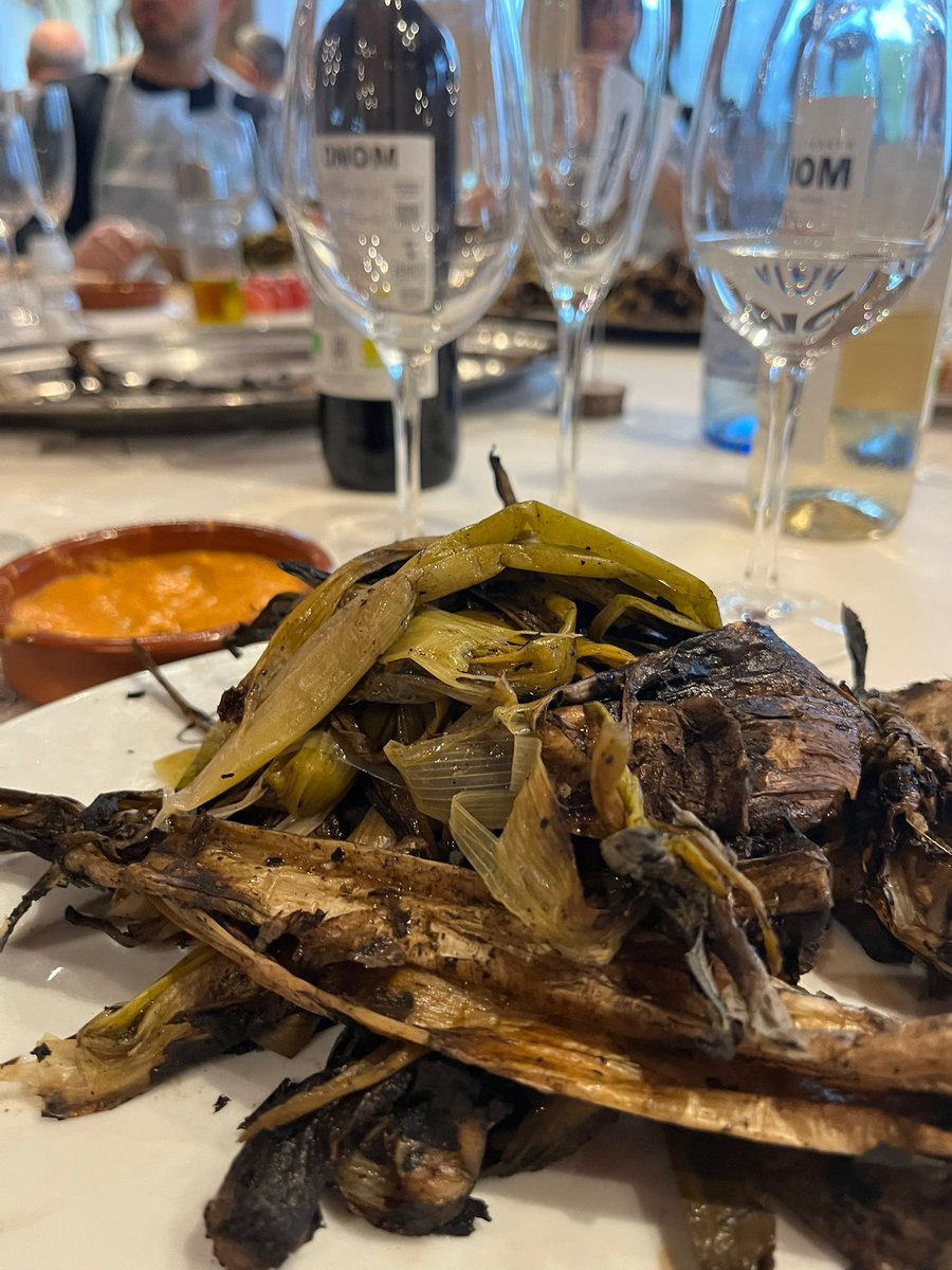gelidaperica's tweet photo. Ahir vam compartir taula amb les amigues i els amics de la Penya Blanc i Blava de Martorell, a la seva tradicional Calçotada Perica!!! Una jornada entranyable amb la millor companyia!!

@fcp_espanyol @RCDEspanyol https://t.co/cPUuv85F7A