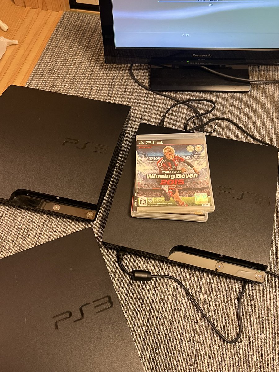 DORAsan1986's tweet photo. フルフォーマット9時間✖️3台
オワテルw
#PS3
#初期化
#電源コードが一本しか見当たらんダルっw https://t.co/0YwZC72zoI