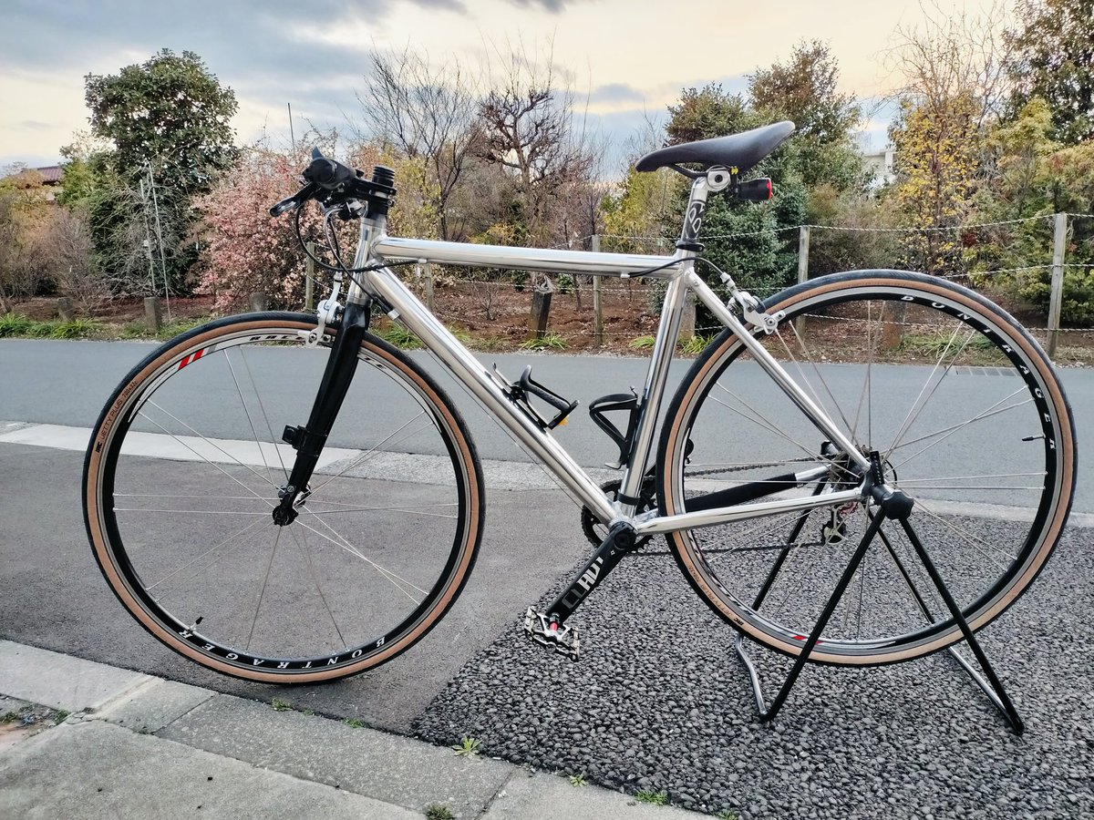 YAMAMO_V85TT's tweet photo. 生まれ変わったTREK1.5 （ALPHAホワイトアルミ）
控えめに言ってかっこよすぎるだろ、、、 https://t.co/V8VNfdcffM