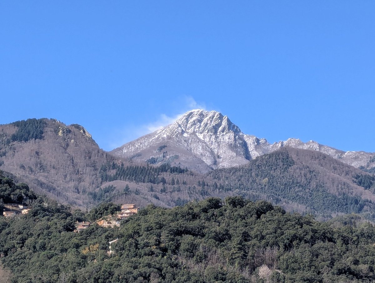 Al #Montseny el vent també aixeca la #neu caiguda ahir. Cim de les Agudes .