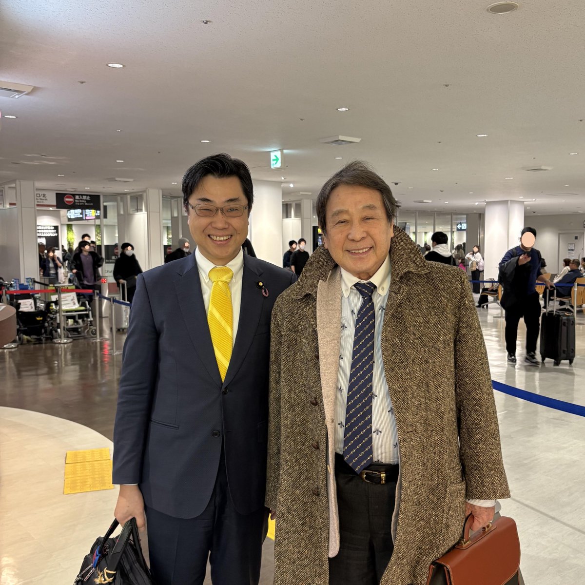 Image for the Tweet beginning: 福岡空港に到着しました～
地元・福岡で大変にお世話になっているセントマザー産婦人科医院の田中 温院長先生とばったり！
 