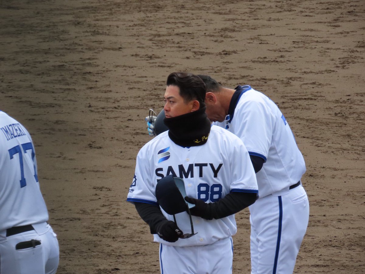 横浜DeNAベースターズ山下幸輝選手のバッティング手袋 とびだせ!! ハマの一番星】vol.04 山下幸輝選手｜ウォーカープラス