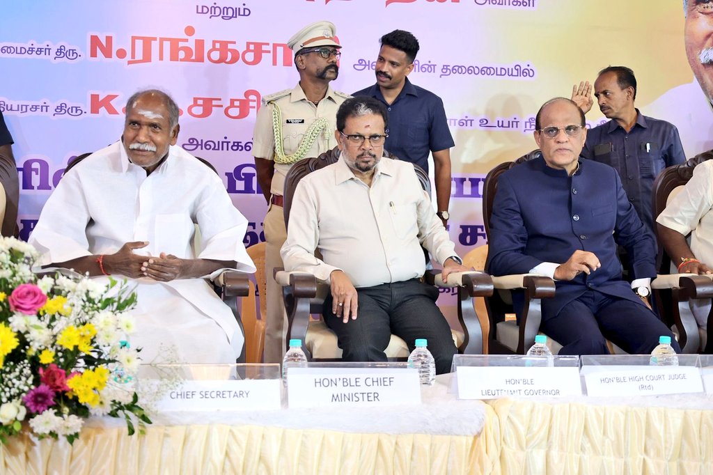 LGov_Puducherry's tweet image. Along with Chief Minister, received the #Report of Single Member Commission constituted to examine #Reservation for #OBCs in Local Bodies in Puducherry. An important step towards strengthening grassroots #democracy. @rashtrapatibhvn @narendramodi @HMOIndia @PIB_India.