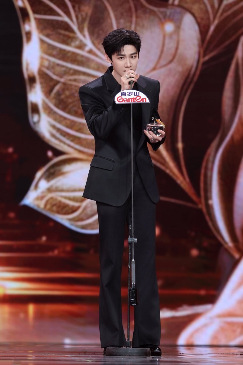 동방위성 샤홍슈는 사진이 다르네 여러장 주면 좋지🏆