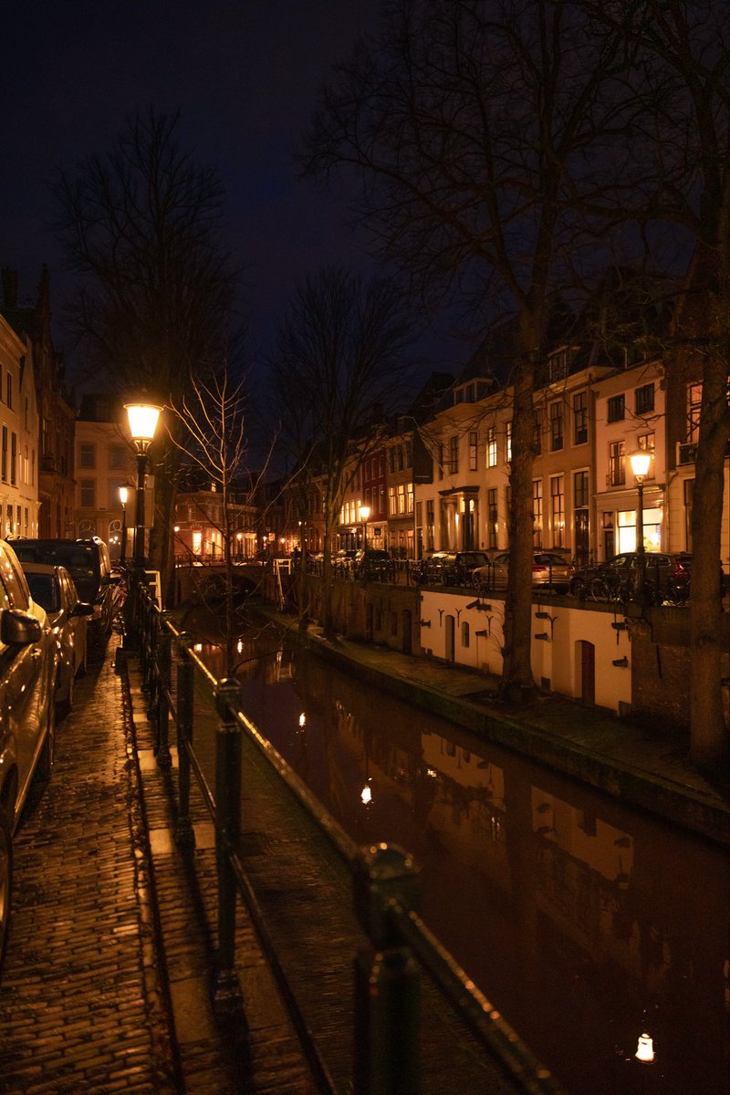 toorunal's tweet photo. Utrecht after dark ✨

#streetphotography #leicaphotography #leica #canals #utrecht #nightlights https://t.co/SOBMkoXRFJ