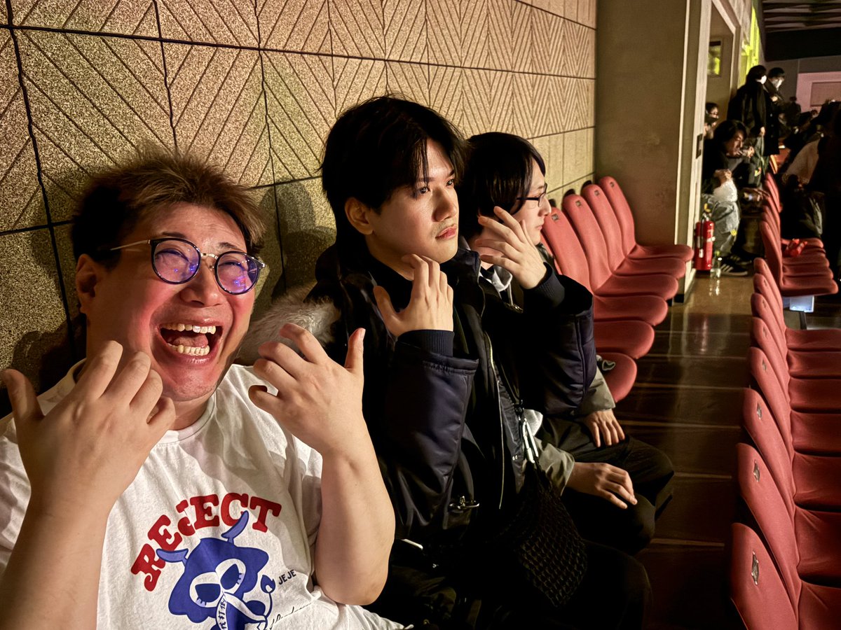 kazunoko0215's tweet photo. 後ろの席で観戦してたら隣から一際騒がし...いや、大きな声援を出してるグループがいると思ったら

REJECT応援団いたぁ！@YAS_jittyoku https://t.co/O70XnV0hTm