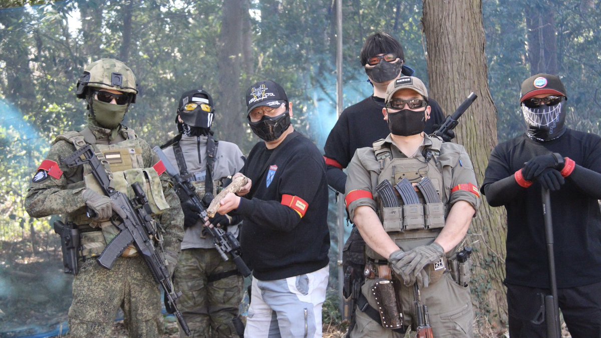 siomaneki_117's tweet image. 仲間とバトル定例会に行ってきました〜

皆んなで遊ぶと楽しいね〜

#BATTLE ＃バトル　＃サバゲー　＃airsoft