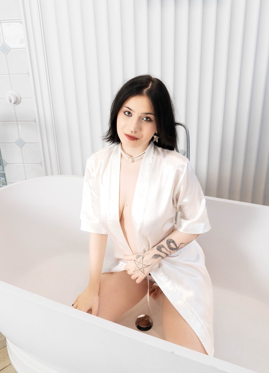 ultra__girls's tweet photo. https://t.co/XcW5qBSu42
https://t.co/oxH9zy38Pv
Sheโs live now and ready to chat ๐
#chaturbate #srtipchat #model #livenow #hot https://t.co/RnoVAGInqZ