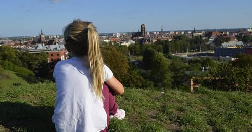 Piotr K., były wiceprezydent Gdańska ds. edukacji, który wdrażał w gdańskich szkołach program "edukacji s3ksu@lnej", został 21 stycznia 2025 roku prawomocnie skazany za p3dof*lię. Sąd drugiej instancji potwierdził, że Piotr K. wykorzystał s3ksu@lnie małoletniego.