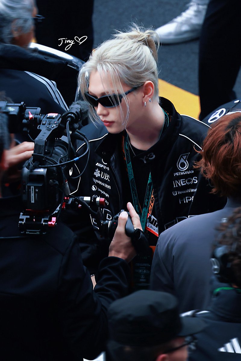 lixieIovs's tweet photo. he's the coolest 

#FELIX_F1_ChineseGP
#FELIXxAdidas https://t.co/rPQPiiN9tC