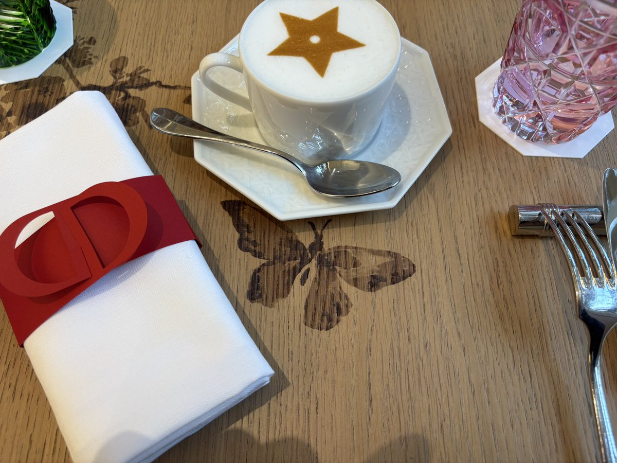 ryusei0706star's tweet photo. 素敵空間だった🫶✨
食器もケーキもかわいい〜!
流星くんが撮影していた空間や着ていたお洋服も😍
楽しい時間をありがとう✨
#Diorcafe #代官山 #ディオールバンブーパビリオン
#ÉtoileFilante https://t.co/DJF7eQS4xS