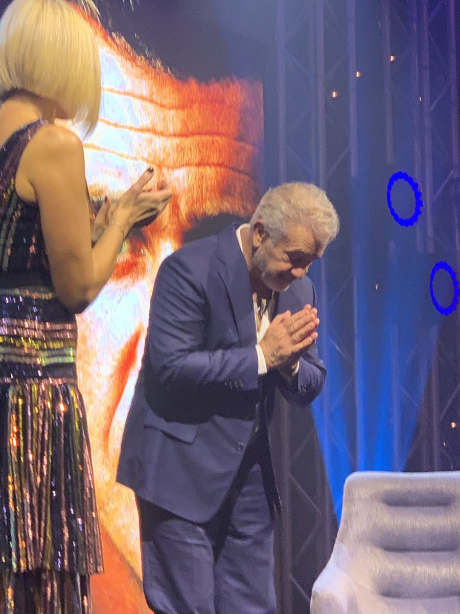MelGibson765's tweet photo. What a night! @AnExpWith put on a world leading show, and Mel revealed EXCLUSIVELY that he will be directing Lethal Weapon 5 quite soon. He got emotional - fighting tears - talking about the late Richard Donner, who had asked Mel if he would take the reigns if he died. https://t.co/i0SMyHujNP