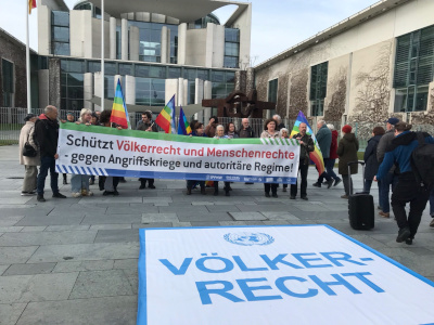 aktionfsa's tweet photo. NO BOMBS ON IRAN!
Aktion für Völkerrecht und Menschenrechte
https://t.co/1t9oyOlNnN
Wir meiden X=Twitter, A-FsA auch auf https://t.co/G2eMIkcHoD 
#Völkerrecht #Menschenrechte #USA #Israel #Iran #SchuleohneMilitär #Atomwaffen #Militär #Bundeswehr #Aufrüstung #Waffenexporte #Drohne https://t.co/Ze4yj8bDnt