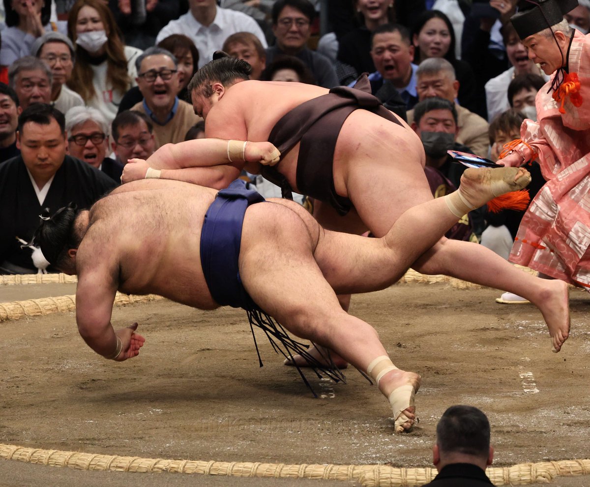 Ichiro_SUMO's tweet photo. 春場所中日終了時
１敗＝霧島、隆の勝、琴勝峰、豪ノ山
２敗＝豊昇龍、髙安、琴栄峰
https://t.co/RlbRrh6OPa https://t.co/30tGNjy2IH
