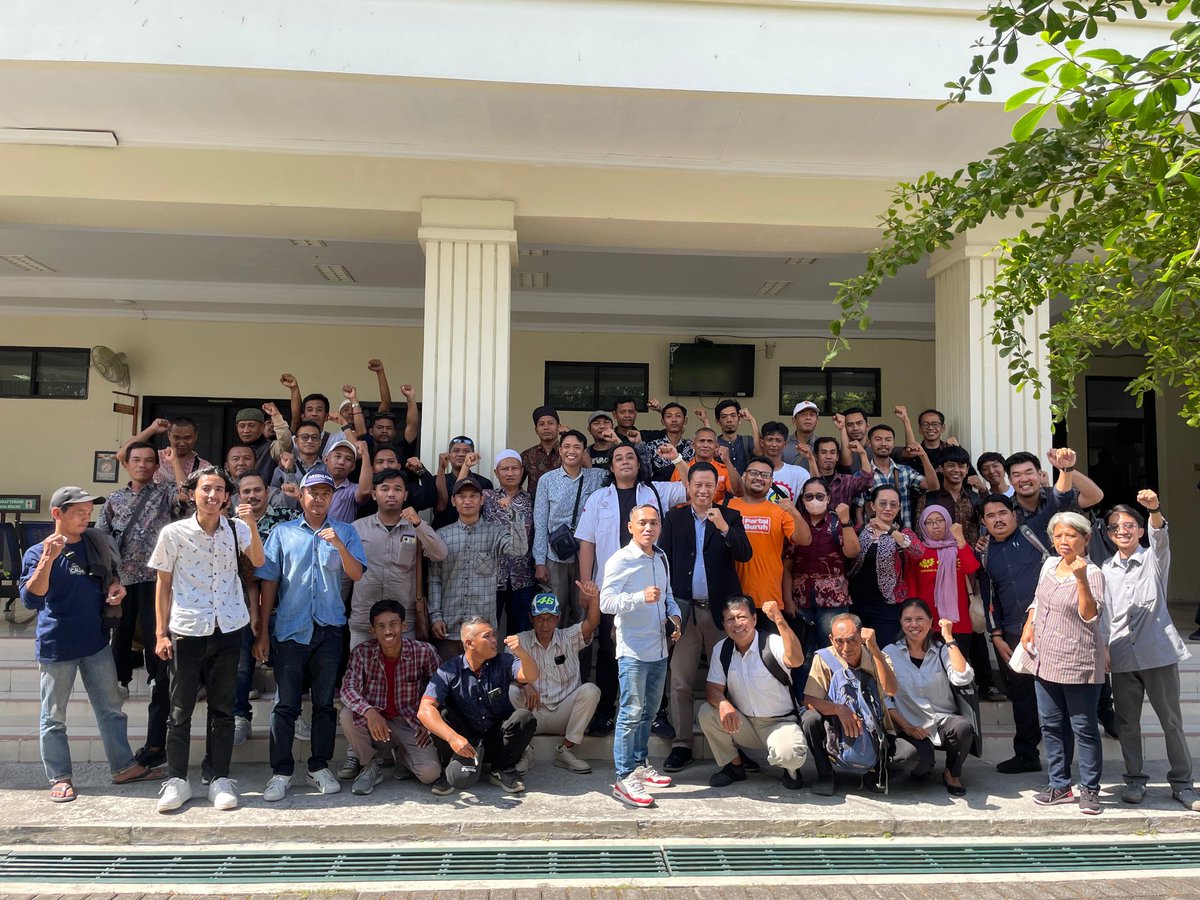 FPPI_YOGYAKARTA's tweet photo. BERSERIKAT KITA KUAT. 

Serikat Buruh Harian Lepas lahir dari proses panjang advokasi puluhan Buruh yang upahnya tidak dibayarkan selama tiga bulan berturut-turut tanpa alasan yang pasti. https://t.co/XpiIUycpU0