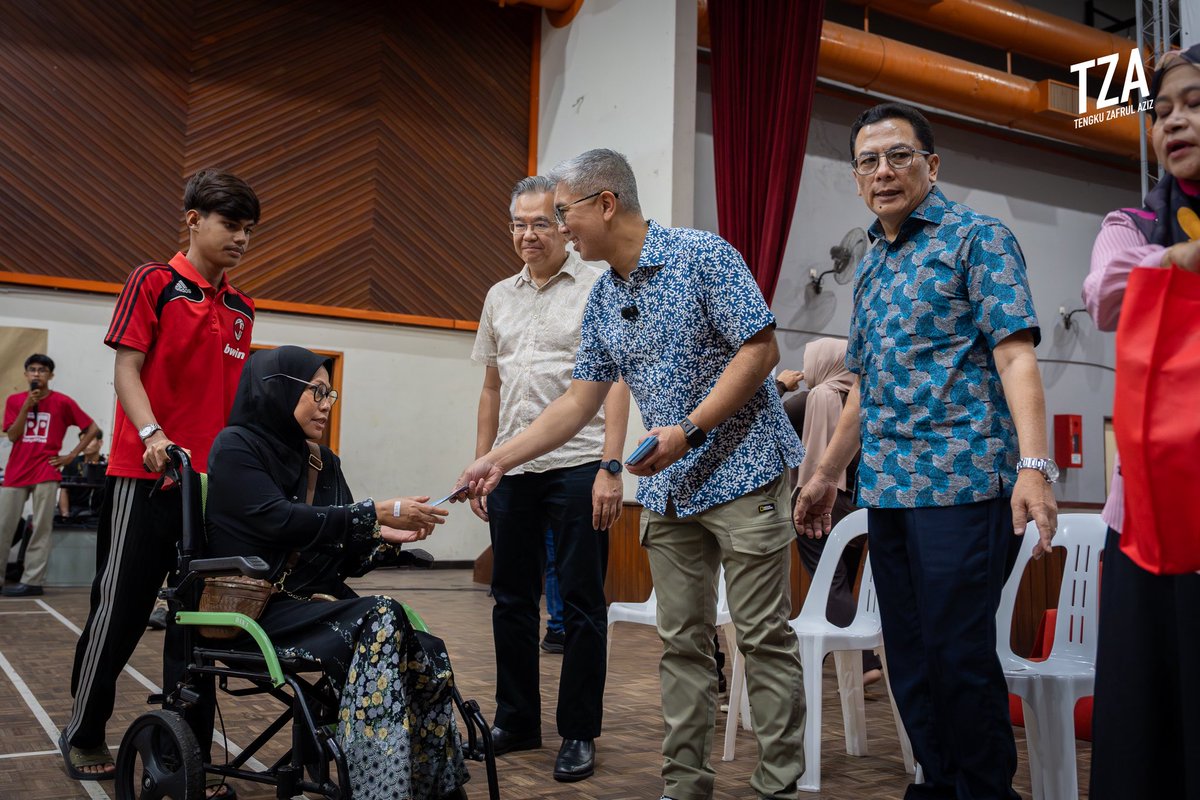 tzafrul_aziz's tweet image. 500 keluarga Bukit Antarabangsa terima bakul makanan menjelang Syawal. 🌙

Program Ambang Syawal di Dewan Dato’ Ahmad Razali bersama YB Kamri, ADUN Bukit Antarabangsa - sedikit sumbangan untuk membantu persiapan raya komuniti setempat.

#TZA #AmbangSyawal #Ramadan2026