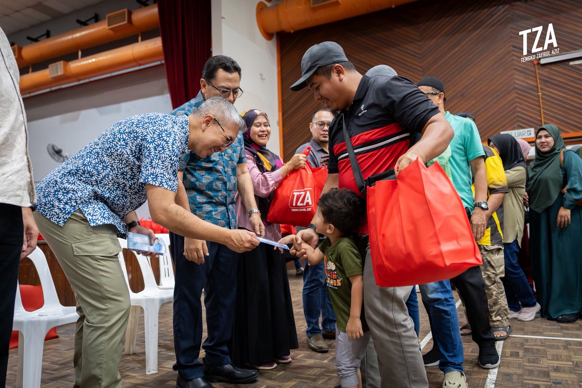tzafrul_aziz's tweet image. 500 keluarga Bukit Antarabangsa terima bakul makanan menjelang Syawal. 🌙

Program Ambang Syawal di Dewan Dato’ Ahmad Razali bersama YB Kamri, ADUN Bukit Antarabangsa - sedikit sumbangan untuk membantu persiapan raya komuniti setempat.

#TZA #AmbangSyawal #Ramadan2026