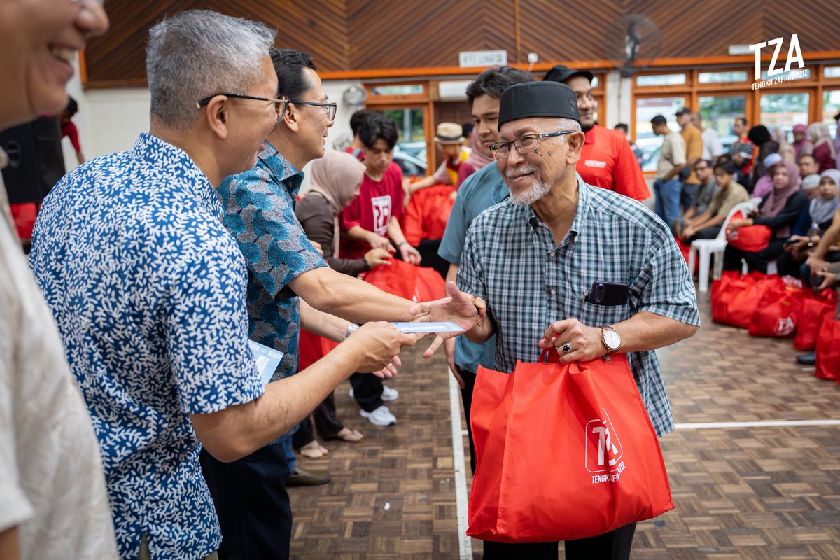 tzafrul_aziz's tweet image. 500 keluarga Bukit Antarabangsa terima bakul makanan menjelang Syawal. 🌙

Program Ambang Syawal di Dewan Dato’ Ahmad Razali bersama YB Kamri, ADUN Bukit Antarabangsa - sedikit sumbangan untuk membantu persiapan raya komuniti setempat.

#TZA #AmbangSyawal #Ramadan2026