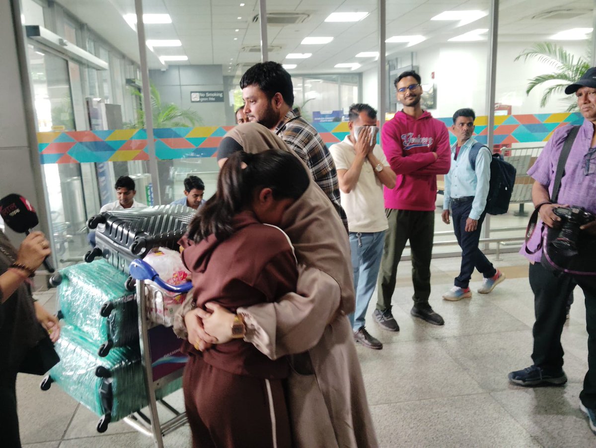 GulistanNewsTV's tweet image. First Batch of Over 70 Indian Students Evacuated from War-Torn Iran Lands in Delhi as Repatriation Begins: JKSA

@JKSTUDENTSASSO

#IndianStudents #IranConflict #StudentEvacuation #JKSA #Repatriation #DelhiAirport #WarZoneEvacuation #JammuKashmirStudents #IndiaNews #BreakingNews