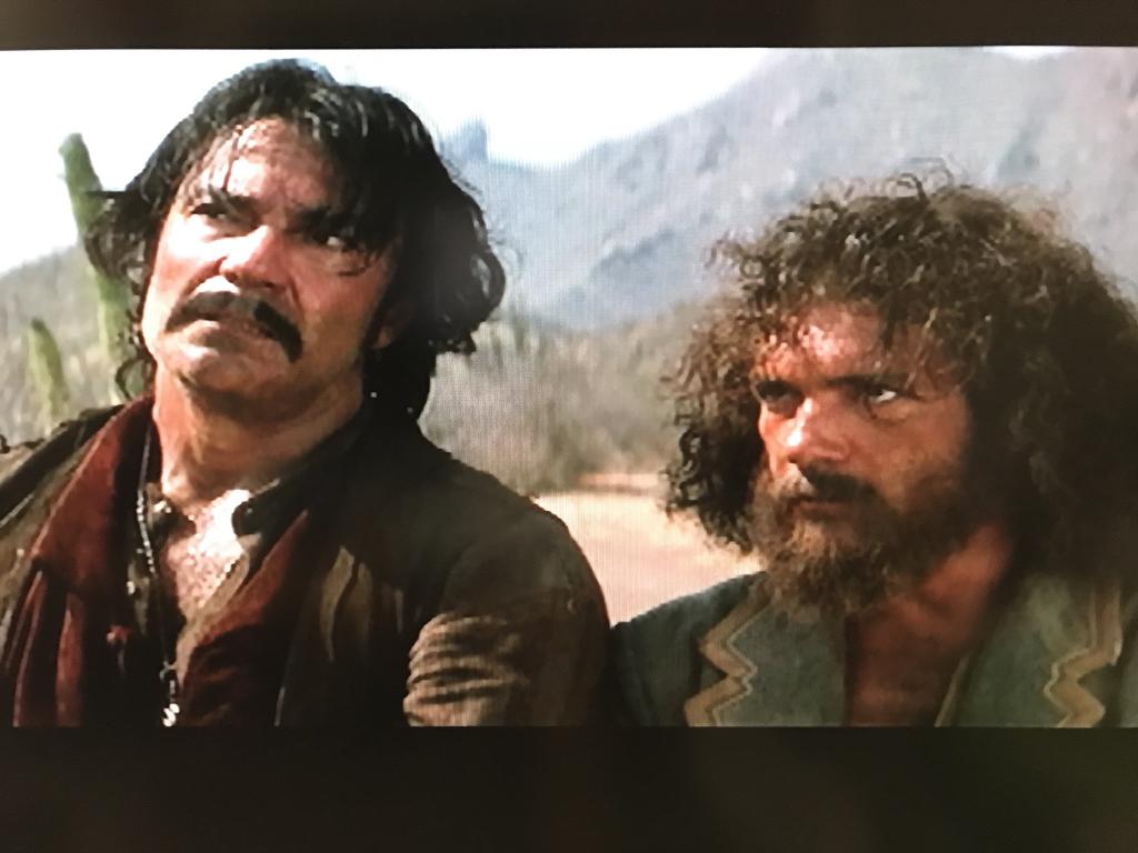 charoalongut's tweet photo. ⏰ 15:30
📺 @BeMad_TV 
🎥 #TheMaskOfZorro (#LaMáscaraDelZorro) with @antoniobanderas @AnthonyHopkins #CatherineZetaJones #StuartWilson @MattLetscher ... y el gran #PedroArmendáriz
🎬 #MartinCampbell https://t.co/IPe6ucZt9d