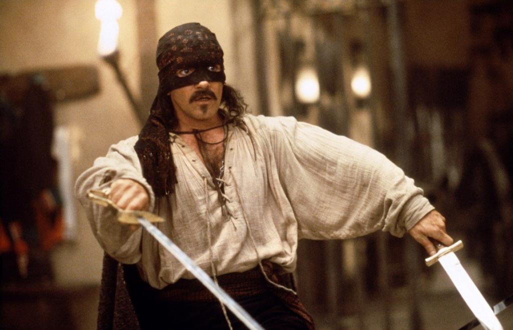 charoalongut's tweet photo. ⏰ 15:30
📺 @BeMad_TV 
🎥 #TheMaskOfZorro (#LaMáscaraDelZorro) with @antoniobanderas @AnthonyHopkins #CatherineZetaJones #StuartWilson @MattLetscher ... y el gran #PedroArmendáriz
🎬 #MartinCampbell https://t.co/IPe6ucZt9d