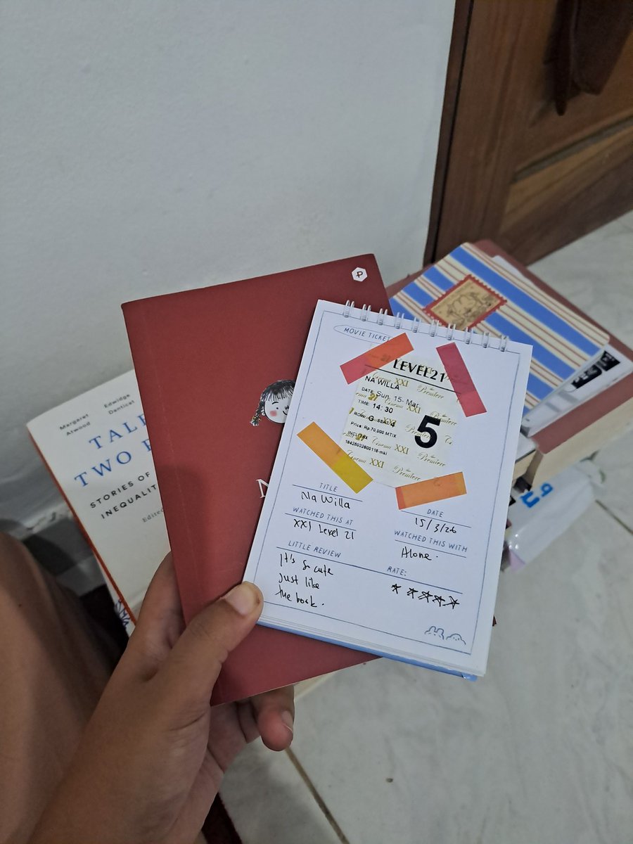 literallymusing's tweet photo. Hari ini nonton #FilmNaWilla duluan, terus salah bawa bukunya 😅 https://t.co/zXWX1mAnam