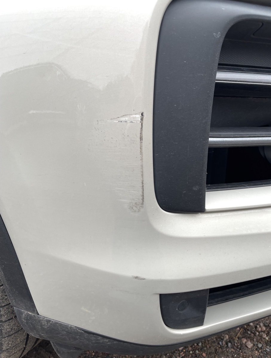 lsj_info's tweet photo. Before and after of a bumper scuff on a Porsche Cayenne. #porsche #cayennes #porschecayenne #carbodyrepair #bumperscuff https://t.co/0nt2wR8wXb