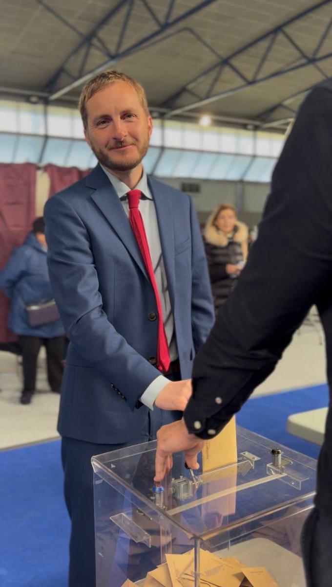 FraPiquemal's tweet image. A voté! 🗳️

Vous pouvez y aller jusque 20h à Toulouse avec votre pièce d’identité et même votre carte vitale. 

Si vous avez 18 ans vous êtes inscrits automatiquement.