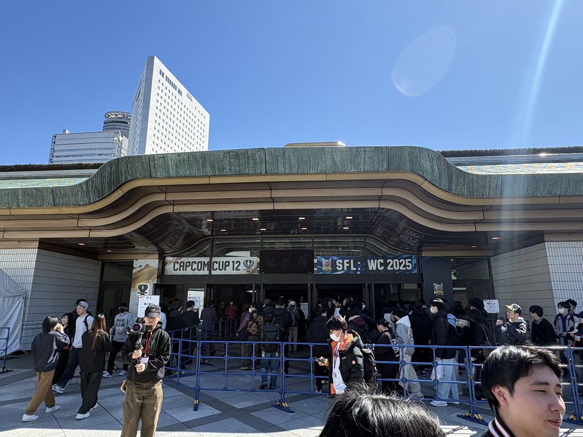 katsuska_FPS's tweet photo. 今年も最高の大会だった！
最高の選手、チームをまた生で観れて幸せすぎる！
ぶいすぽの3人もリーグ期間中アンバサダー務めてくれて本当にありがとうって言いたい。
あと、隼と8Rは出たら買うのでどうか販売してください。お願いします🙏
#CAPCOMCUP12
#SFリーグ
#ぶいすぽ
#スズキ https://t.co/d6GoPjpzmG