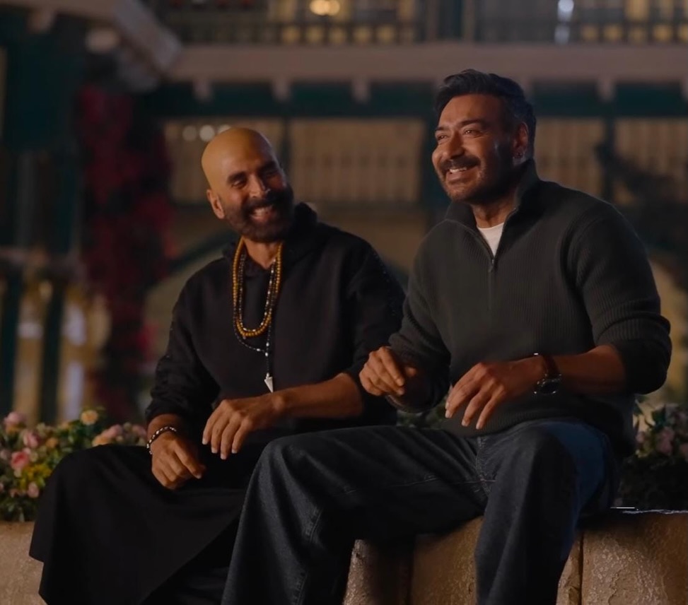 TeamAjayDevgn's tweet image. 20 saal hogaye, lekin Golmaal karne ki aadat rukh hi nahi rahi 😂
Toh socha ek aur kar hi lete hain!
#Golmaal5

#TeamAjayDevgn #AjayDevgn #Golmaal5Announcement

[Arshad Warsi, Shreyas Talpade, Kunal Kemmu, Tusshar Kapoor, Sharman Joshi, Akshay Kumar, Rohit Shetty, Golmaal Gang]