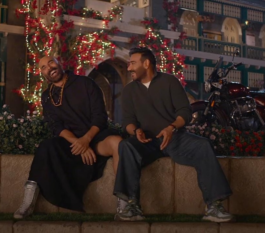 TeamAjayDevgn's tweet image. 20 saal hogaye, lekin Golmaal karne ki aadat rukh hi nahi rahi 😂
Toh socha ek aur kar hi lete hain!
#Golmaal5

#TeamAjayDevgn #AjayDevgn #Golmaal5Announcement

[Arshad Warsi, Shreyas Talpade, Kunal Kemmu, Tusshar Kapoor, Sharman Joshi, Akshay Kumar, Rohit Shetty, Golmaal Gang]