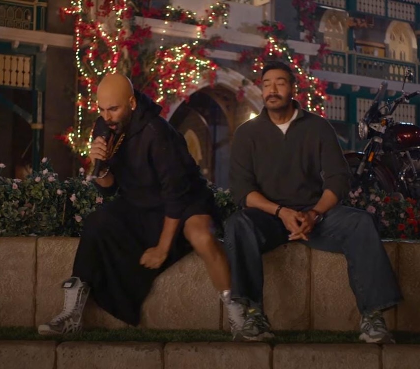 TeamAjayDevgn's tweet image. 20 saal hogaye, lekin Golmaal karne ki aadat rukh hi nahi rahi 😂
Toh socha ek aur kar hi lete hain!
#Golmaal5

#TeamAjayDevgn #AjayDevgn #Golmaal5Announcement

[Arshad Warsi, Shreyas Talpade, Kunal Kemmu, Tusshar Kapoor, Sharman Joshi, Akshay Kumar, Rohit Shetty, Golmaal Gang]