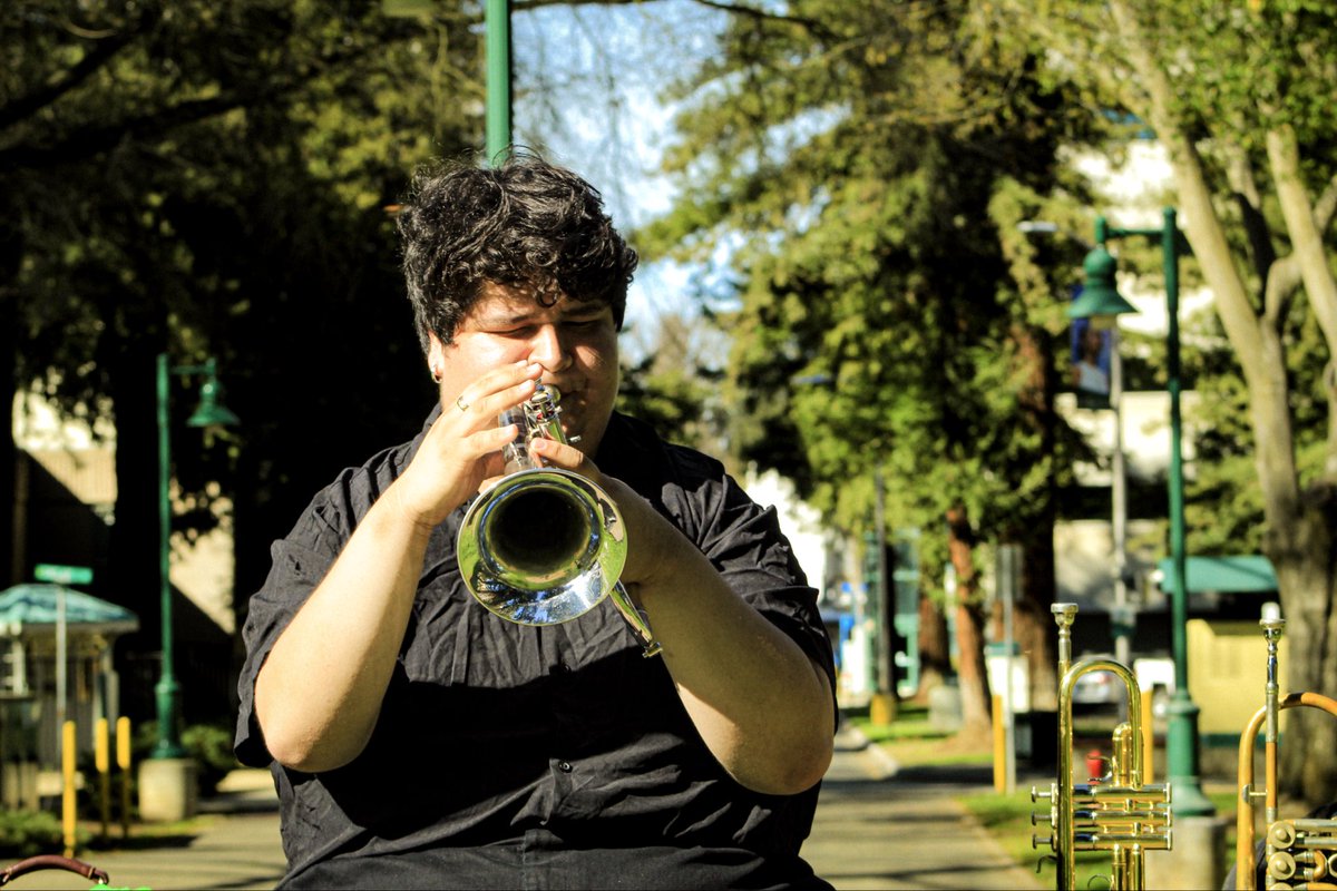 Dumplingdumbass's tweet photo. Day 1133 Of being a trumpet major
Lost weight
New challenges as my body changes.
Eating is becoming a lot more difficult.
Trying to be happy and healthy.
Silver lining something I look forward to everyday.
Self discovery of things that I am very scared of.
I am happy nonetheless https://t.co/metjVm6hKS