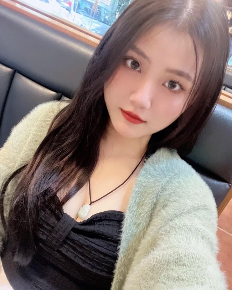 MyCodeCentral's tweet photo. #龙岩  #福建 
再繁杂的尘世，也总有人在种她的花。
#同城模特 #反差白领 
大号👉@BlueTileProject https://t.co/0O01ePNkyD