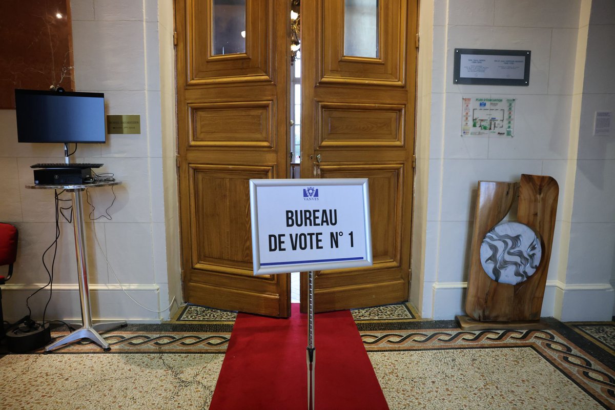 VilledeVanves's tweet photo. 🗳️ 1er tour des élections municipales 2026
Le taux de particpation à 10h à #Vanves est de 6,15 %. 
⏱️Les bureaux de vote sont ouverts jusqu’à 20h. 
➕ d'infos et taux de participation par bureau de vote : https://t.co/BFSAv9wbjV https://t.co/i8OxCfKWUv