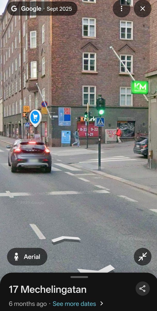 Relicxz's tweet photo. @Vini1292 @j_seppola Koko mechelininkatu matkaltaan pyöräkaistaa molemmin puolin, ei voi olla huomaamatta, vaikkei sitä tuosta suttuisesta videosta selvästi huomaa. Siellä on muitakin merkkejä kuin pelkästään nuo viivat maassa. https://t.co/IQAH5fho8Q