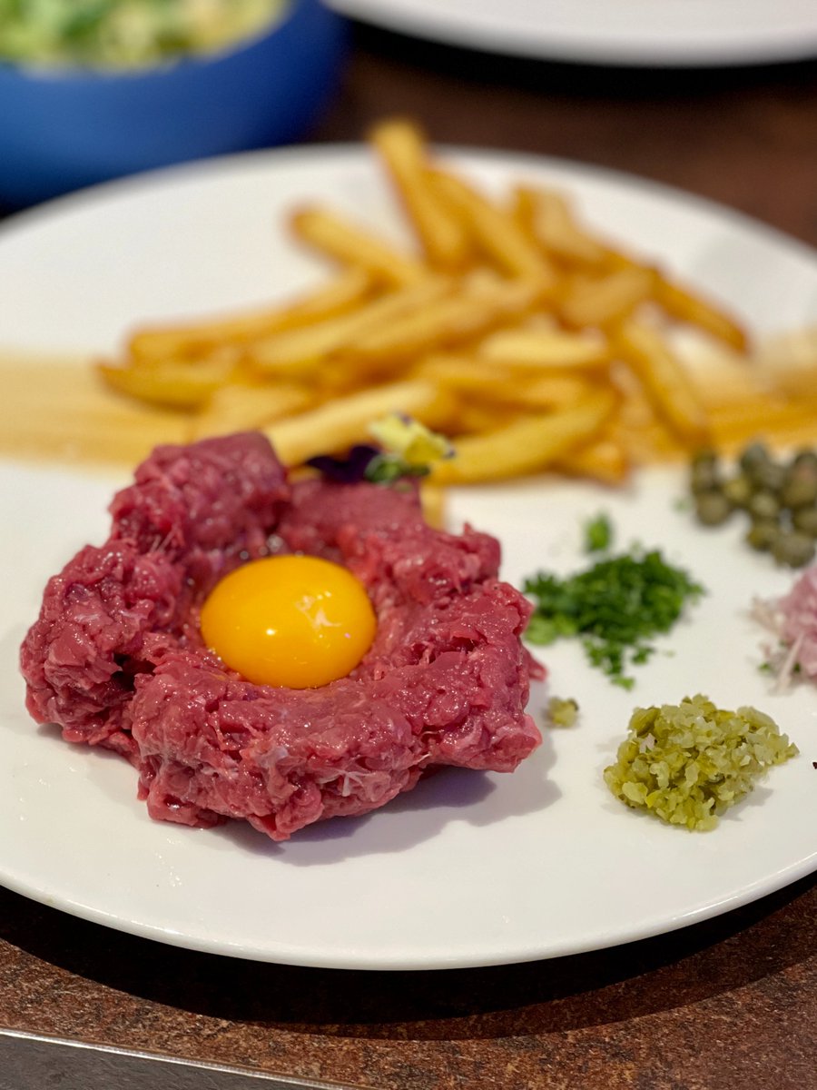 junedarville's tweet image. ❤️ 𝐒𝐭𝐞𝐚𝐤 𝐓𝐚𝐫𝐭𝐚𝐫𝐞
❤️ Eating raw #beef, is it safe? As long as you follow the rules. Here’s how to make #steak tartare, what cut to choose and how to season it perfectly.
❤️ 𝐑𝐞𝐚𝐝 𝐦𝐨𝐫𝐞 &amp;gt;&amp;gt; lucandjune.com/the-ultimate-s…